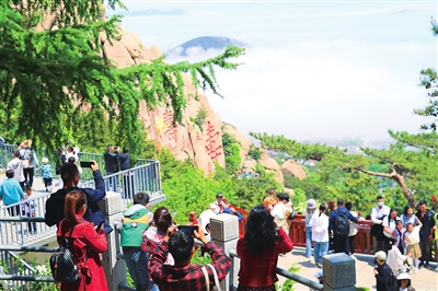 海上仙山，放飞游客的小自由 崂山小长假纳客近30万人次 同比增长15.6%