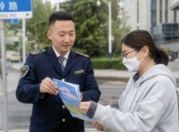 铭记“5•12”——温馨巴士“花样”普及防灾减灾常识