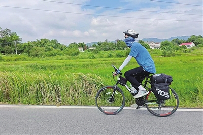 騎著單車(chē)上大學(xué)，小伙真牛！ 青島為明學(xué)校畢業(yè)生靳書(shū)寧從青島一路騎行到湖南大學(xué)報(bào)到