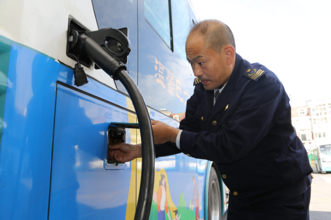 溫差變大 霧氣增多 公交駕駛員向您分享大霧天氣行車注意事項