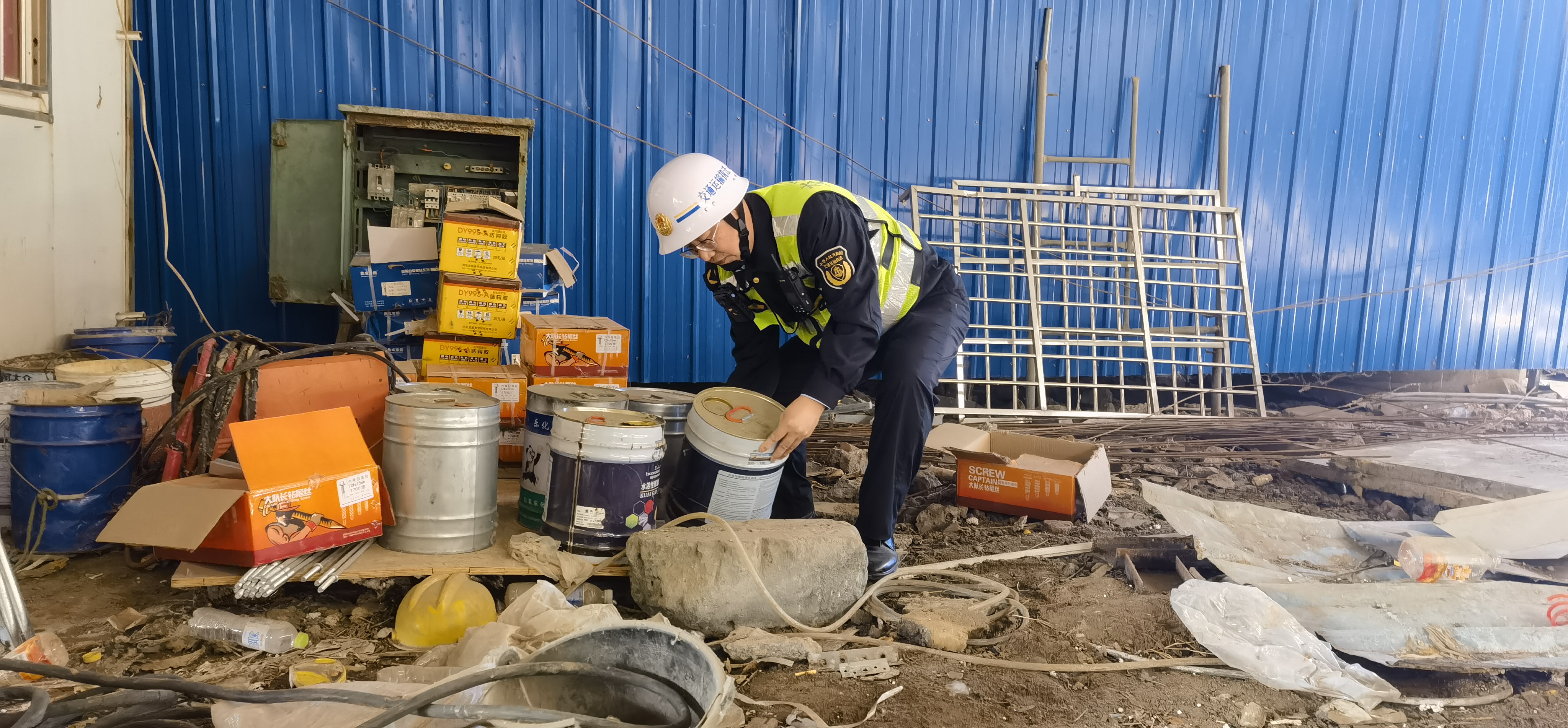 超6000平违占空间被清理 青岛交通执法重拳整治桥下空间“硬骨头”