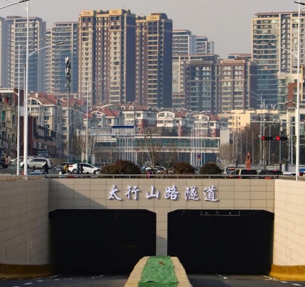 全长1045米！西海岸新区太行山路隧道正式通车