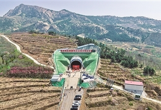 潍宿高铁至青岛连接线青岛段首条隧道贯通