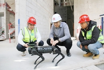 青岛新地标“南京路1号”施工高度破百米