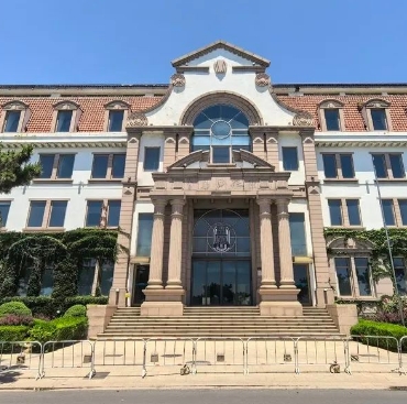 栈桥旁，青岛两大地标建筑将有大动作！